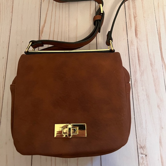 Charming Charlie Handbags - 👛HUGE $10 SALE👛 Charming Charlie Tan Crossbody Purse- NWOT